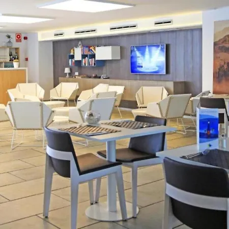 Doble Deluxe Con Desayuno Y Cena,wifi,piscina *